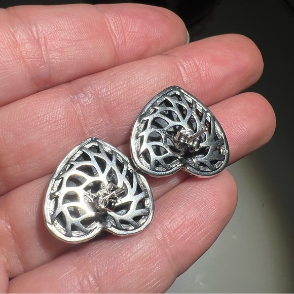 Sparkling Pattern Heart Stud Earrings - Picture 12 of 12
